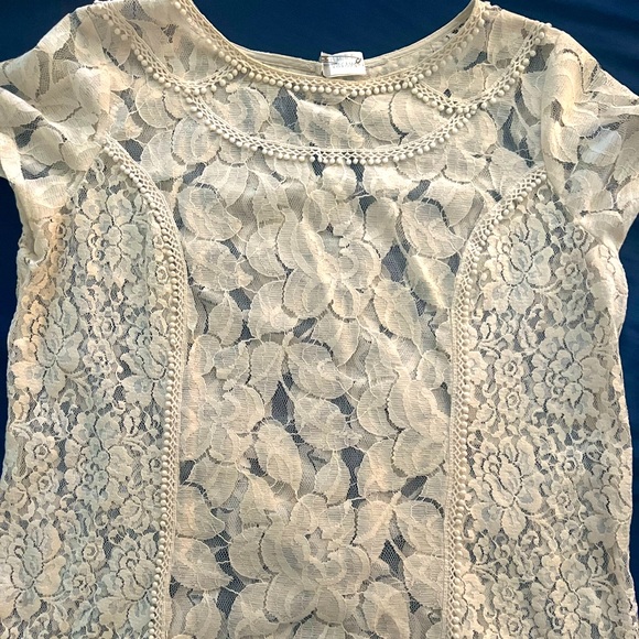 Gorgeous lace top with embellished accent - Picture 1 of 3